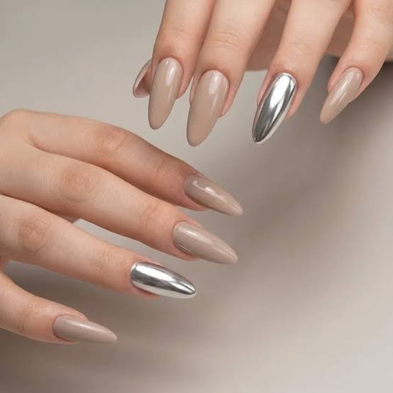 Light Nude Shimmer Winter Snowflake Nails Light Nude Shimmer Winter Snowflake Nails — Classy Nude Chrome Nails