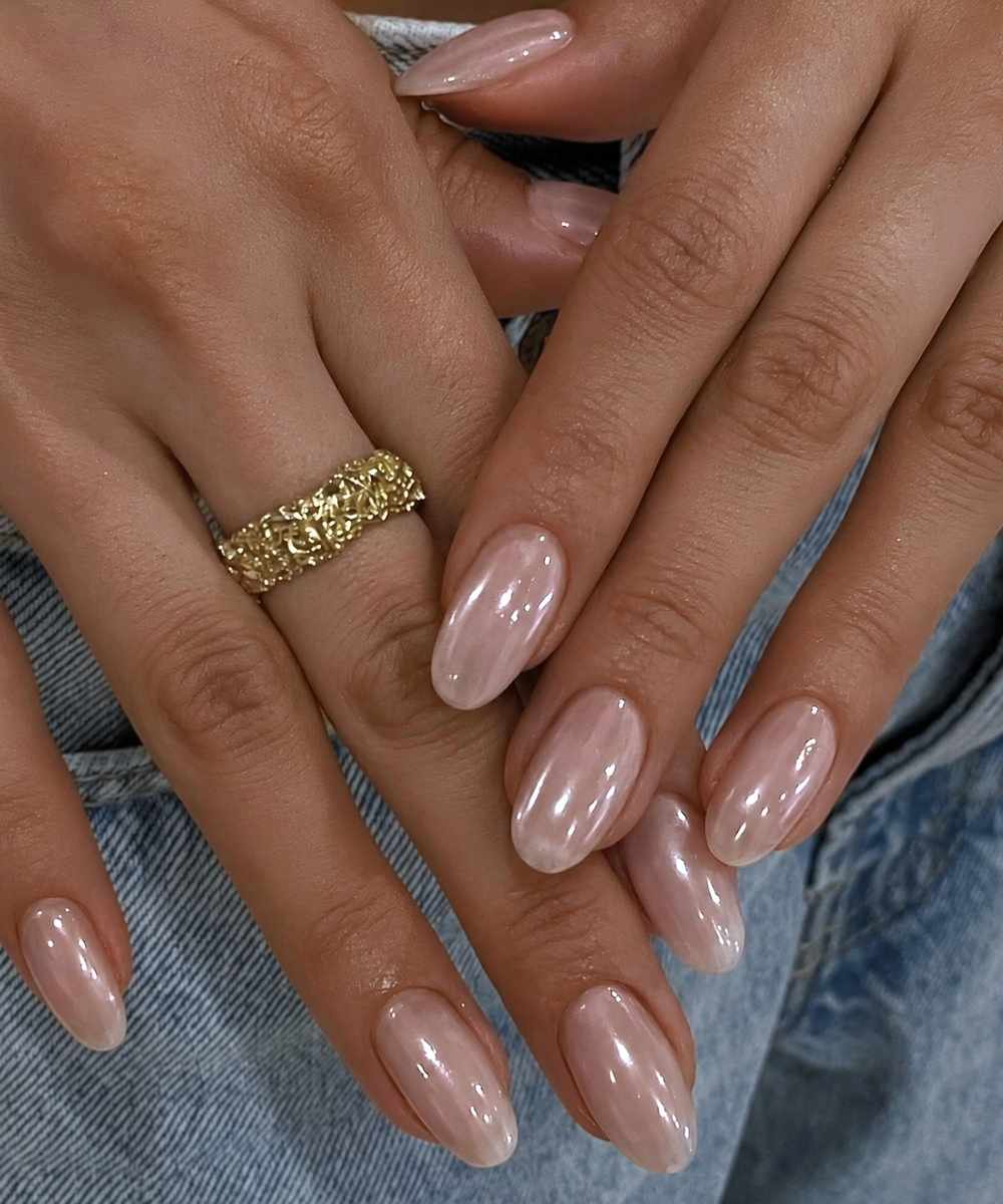 Milky Nude Chrome Short Oval Nails Milky Nude Chrome Short Oval Nails — Classy Nude Chrome Nails