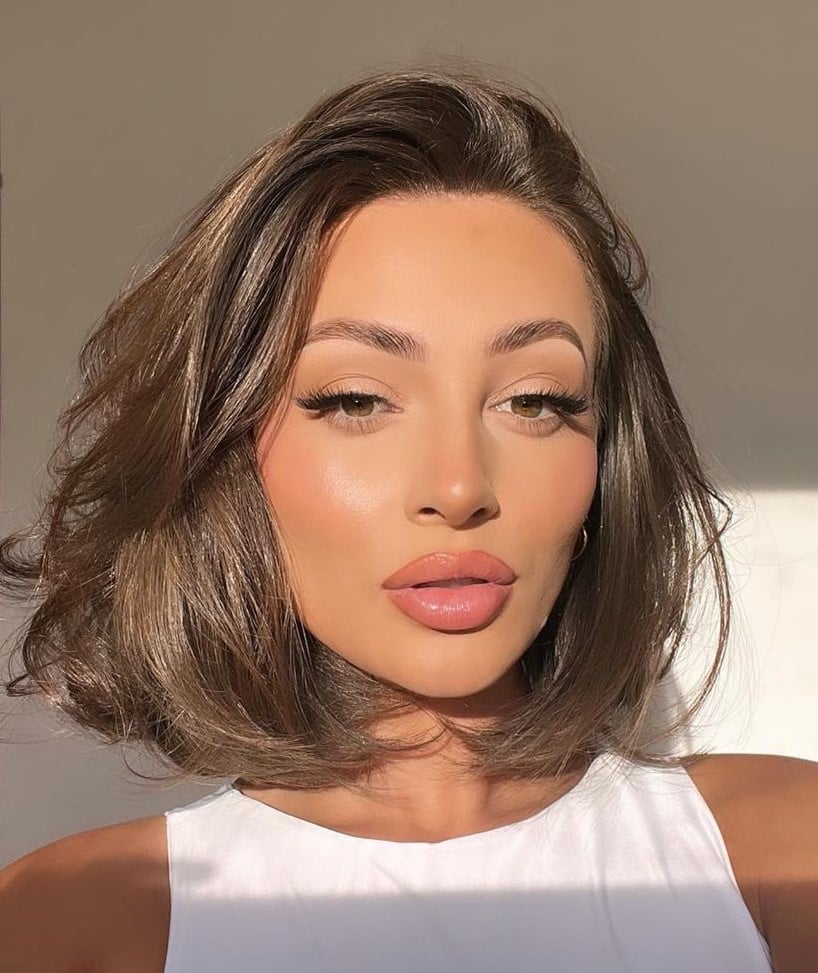 Collarbone Bob Glossy Ash Blonde, Wavy Collarbone Bob Glossy Ash Blonde, Wavy — Classy Old Money Haircuts