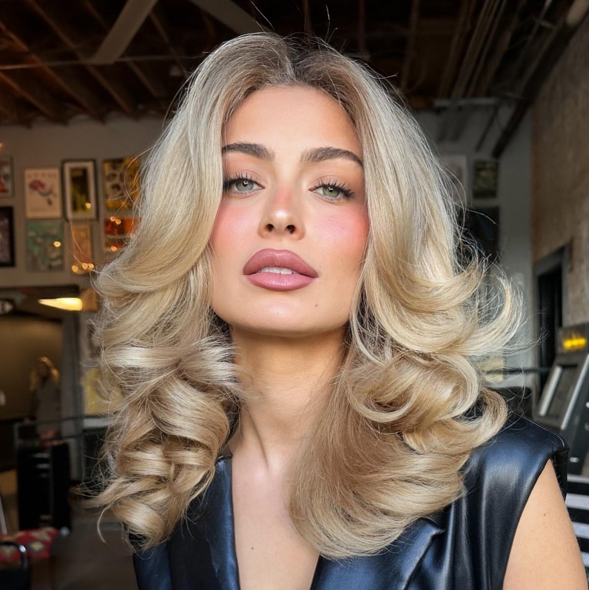 Collarbone Layers Voluminous Waves Collarbone Layers Voluminous Waves — Classy Old Money Haircuts