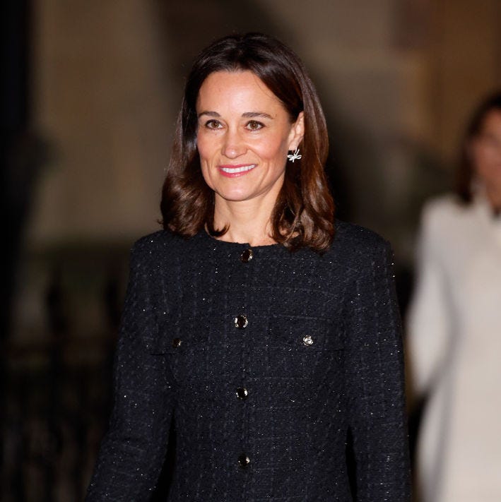 Chin Length Bob Sleek Finish, Medium Brown Chin Length Bob Sleek Finish, Medium Brown — Classy Old Money Haircuts