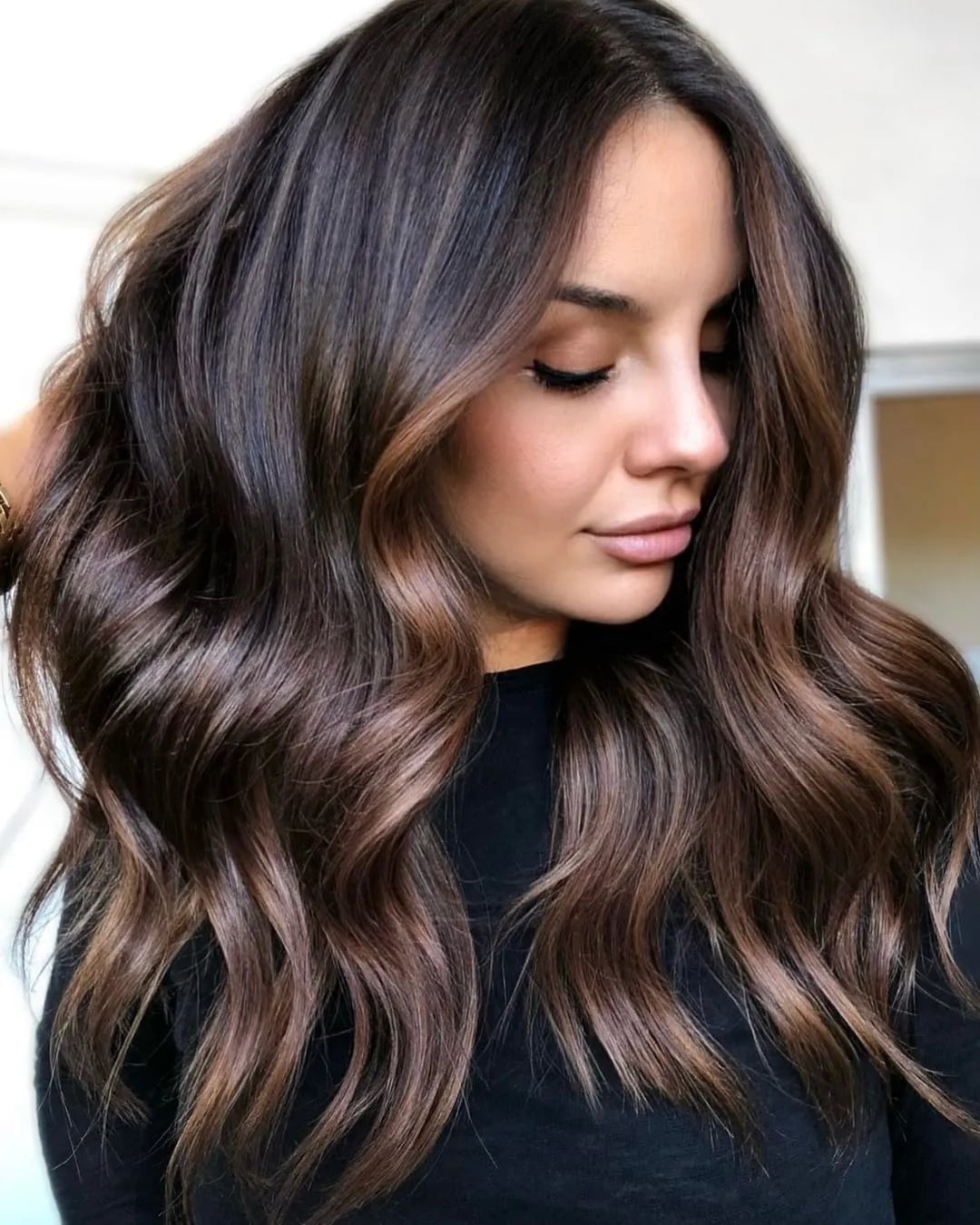 Mid-Back Length Long Layers, Wavy Mid-Back Length Long Layers, Wavy — Classy Old Money Haircuts