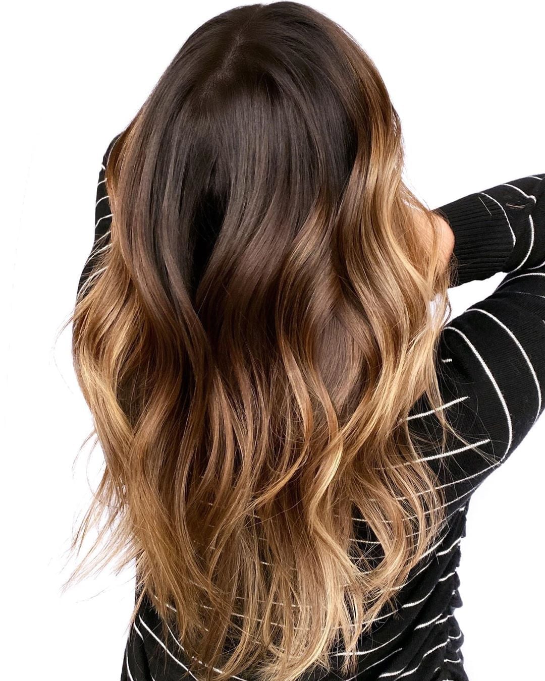 Mid-Back Thick Wavy Hair With Seamless Blonde Ombré Mid-Back Thick Wavy Hair With Seamless Blonde Ombré — Classy Ombré Hair