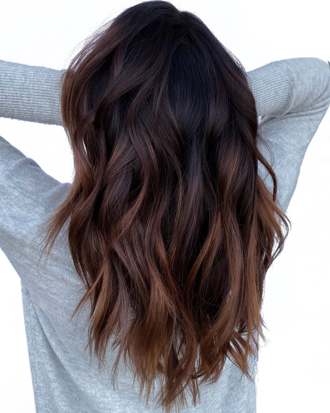 Mid-Back Wavy Hair With Dark Brown To Warm Brown Ombré Mid-Back Wavy Hair With Dark Brown To Warm Brown Ombré — Classy Ombré Hair