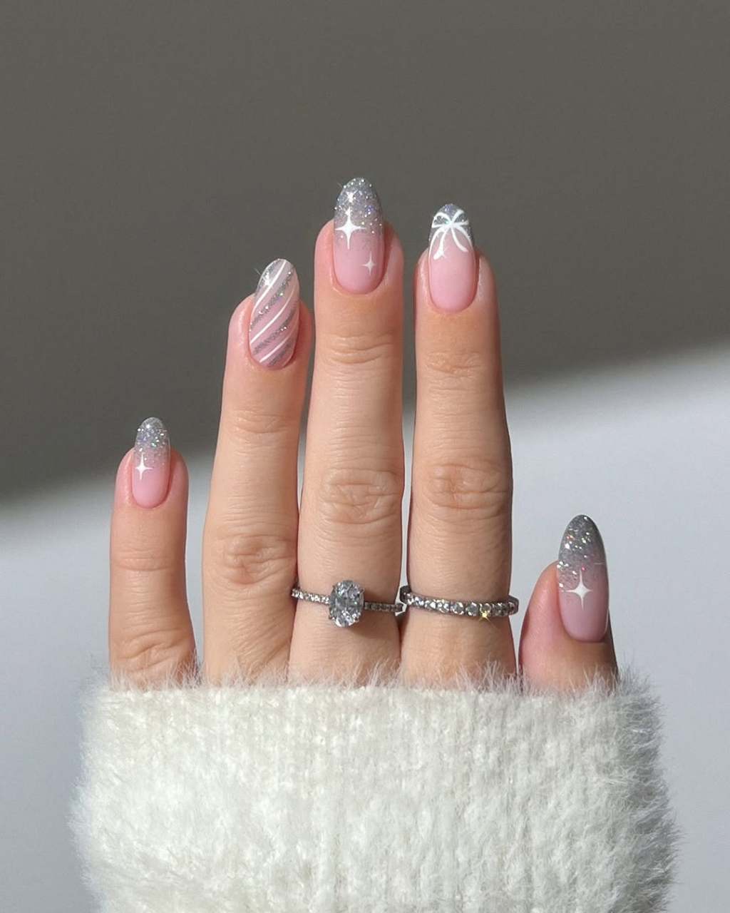 Pink Base Silver Shimmer Star Accent Oval Nails Pink Base Silver Shimmer Star Accent Oval Nails — Classy Ombré Nails