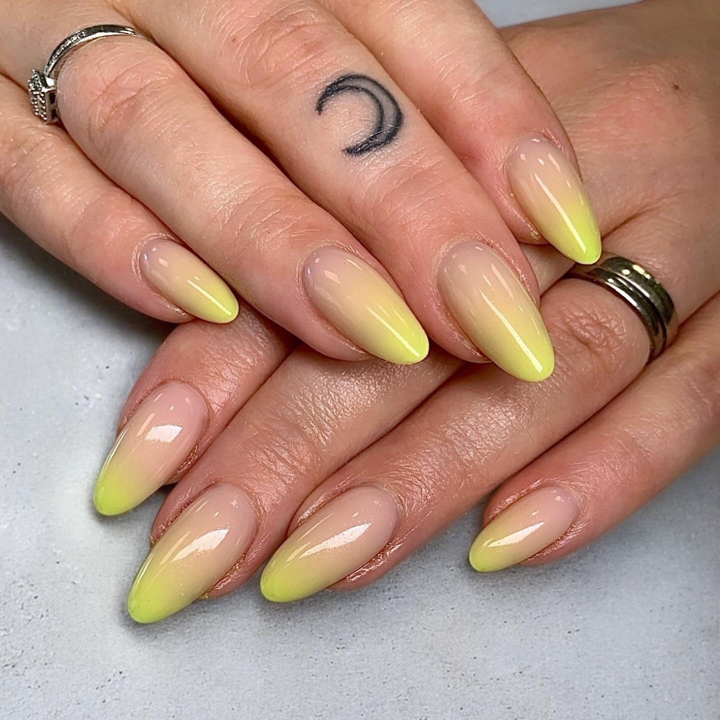 Yellow to Pink Glossy Almond Ombré Nails With Captured In A Close-Up Yellow to Pink Glossy Almond Ombré Nails With Captured In A Close-Up — Classy Ombré Nails