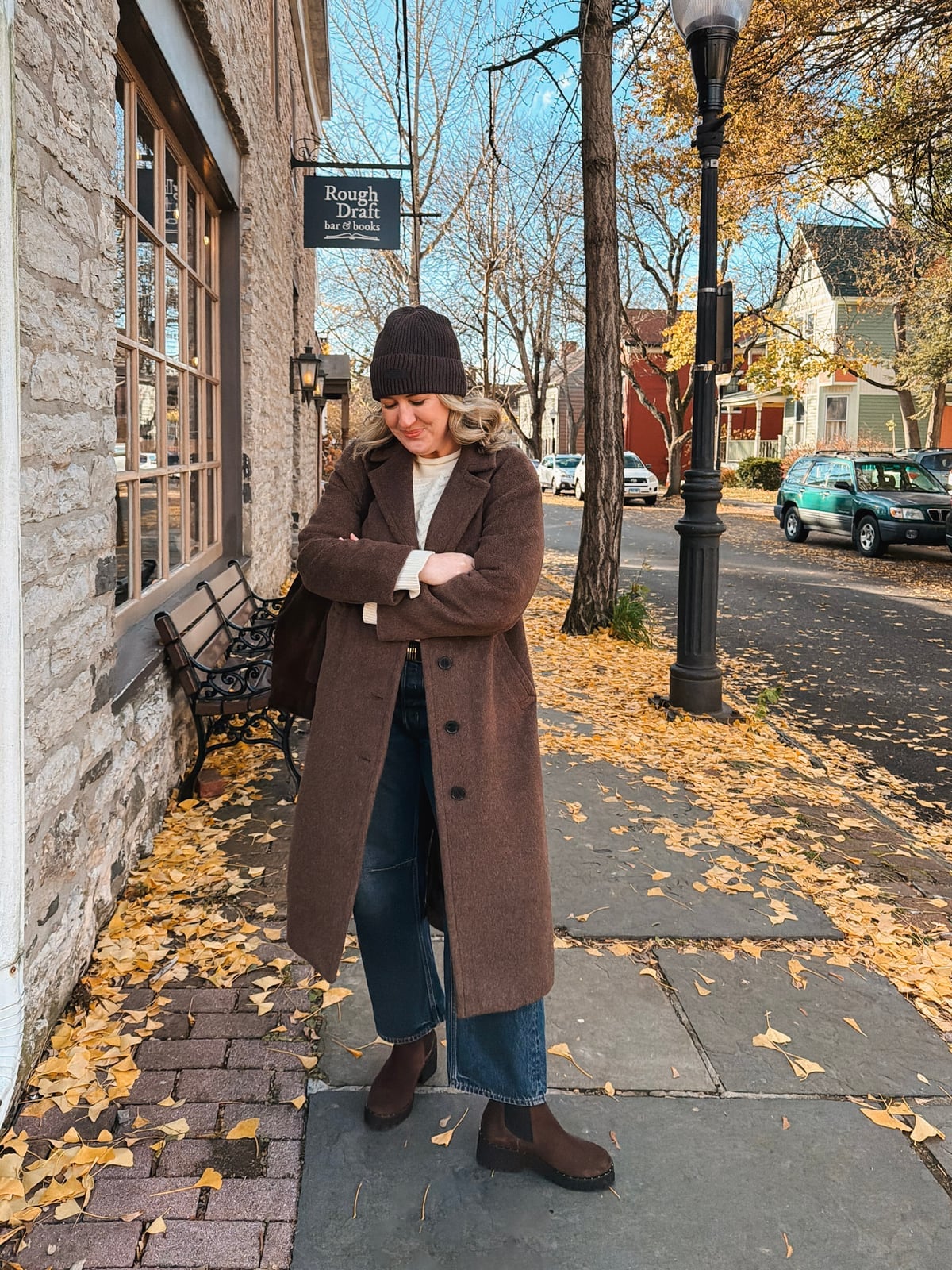 Long Brown Textured Coat for Autumn Walks Long Brown Textured Coat for Autumn Walks — Classy Outdoor Outfit