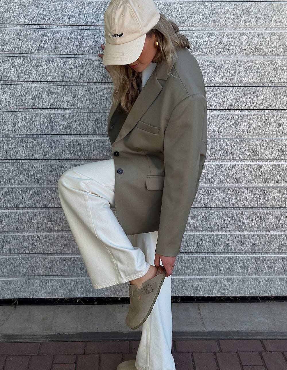 Grey Oversized Blazer with White Pants Grey Oversized Blazer with White Pants — Classy Outfits with Birkenstocks