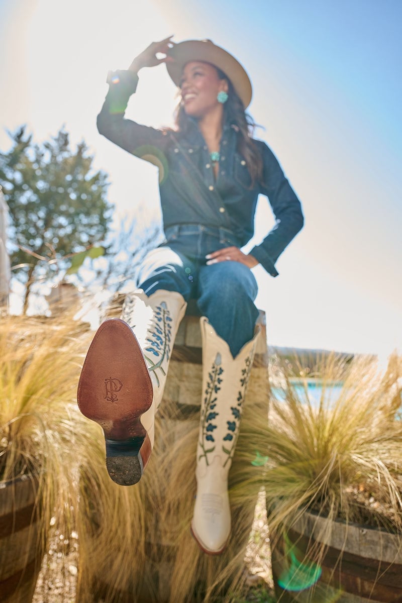 Denim Shirt and Jeans with Embroidered Cream Cowboy Boots Denim Shirt and Jeans with Embroidered Cream Cowboy Boots — Classy Outfits with Cowboy Boots
