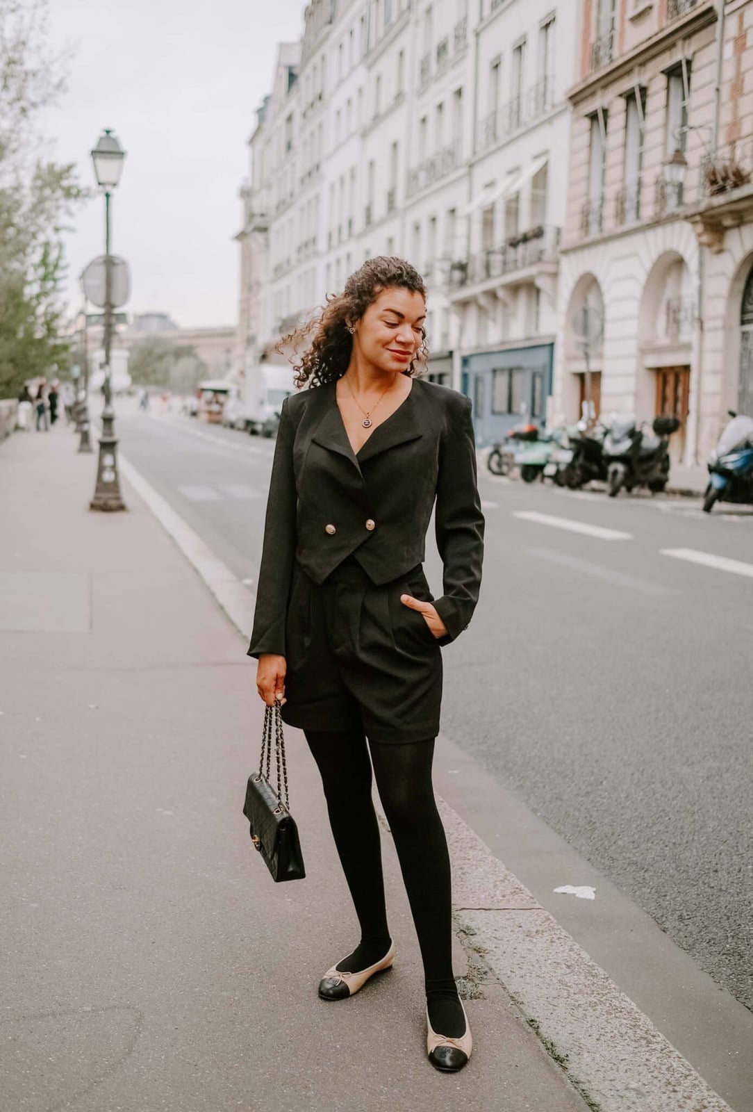 Two-tone Ballet Flats with a Black Shorts Suit and Tights Two-tone Ballet Flats with a Black Shorts Suit and Tights — Classy Outfits with Flats