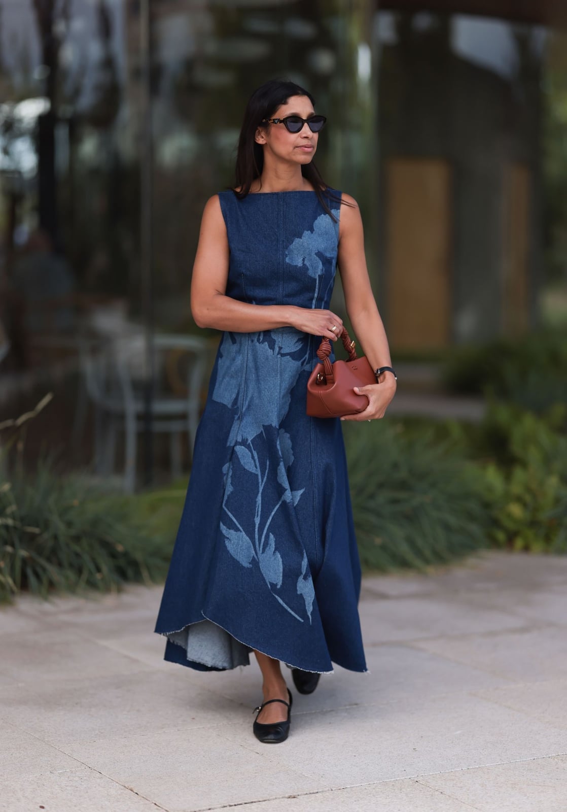 Black Ballet Flats with a Floral Denim Midi Dress Black Ballet Flats with a Floral Denim Midi Dress — Classy Outfits with Flats