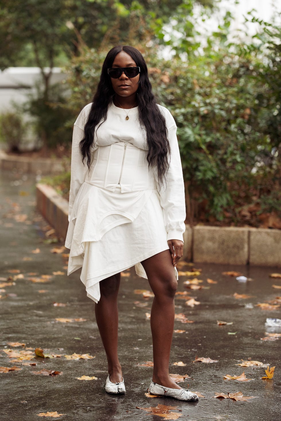 Embellished White Pointed Flats with Asymmetric Dress Embellished White Pointed Flats with Asymmetric Dress — Classy Outfits with Flats