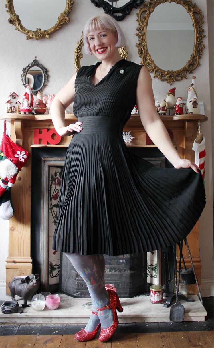 Pleated Dress With Multi-Coloured Tights And Glitter Heels Pleated Dress With Multi-Coloured Tights And Glitter Heels — Classy Outfits with Tights