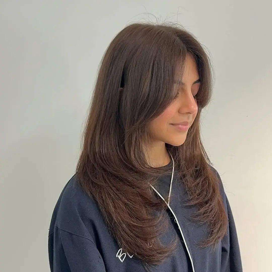 Mid-Back Layers With Side Part Mid-Back Layers With Side Part — Classy Oval Face Haircuts
