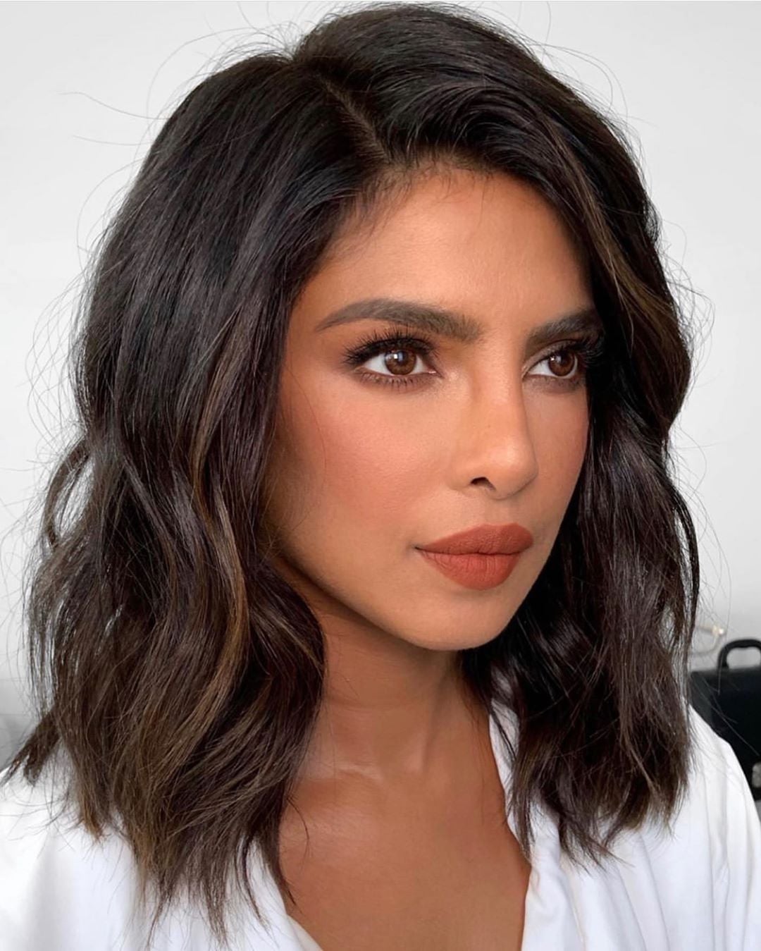 Collarbone Long Layers With Face Framing Collarbone Long Layers With Face Framing — Classy Oval Face Haircuts
