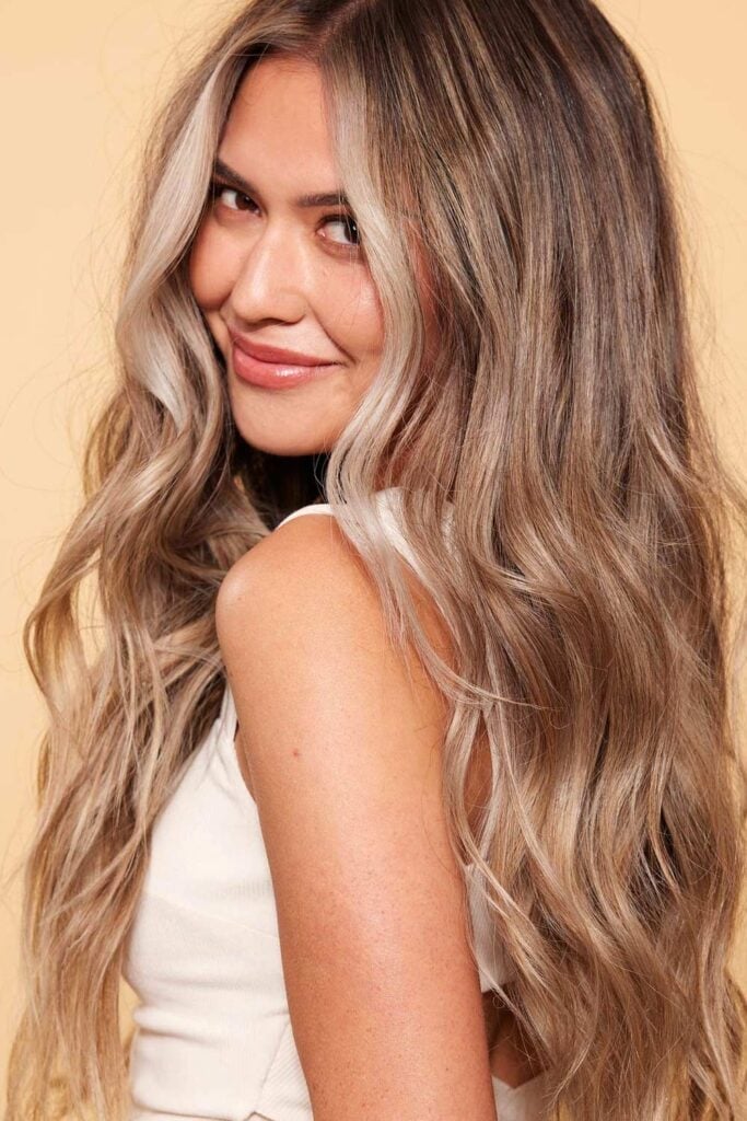 Dark Blonde Collarbone Layers With Ash Blonde Highlights Dark Blonde Collarbone Layers With Ash Blonde Highlights — Classy Partial Highlights