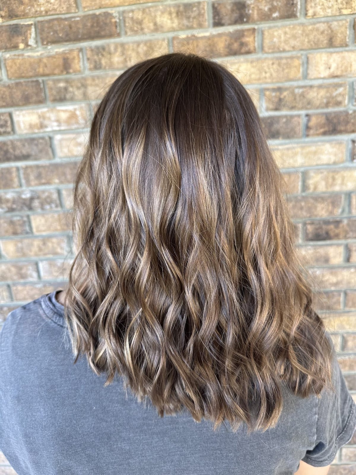 Shoulder Medium Brown With Ash Blonde Highlights Shoulder Medium Brown With Ash Blonde Highlights — Classy Partial Highlights