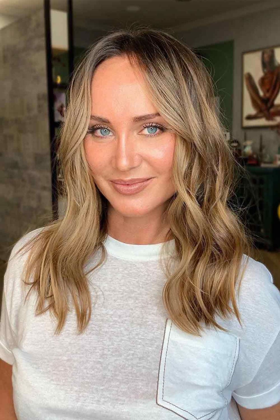 Ash Blonde Lob With Lighter Ash Blonde Highlights, Collarbone Ash Blonde Lob With Lighter Ash Blonde Highlights, Collarbone — Classy Partial Highlights