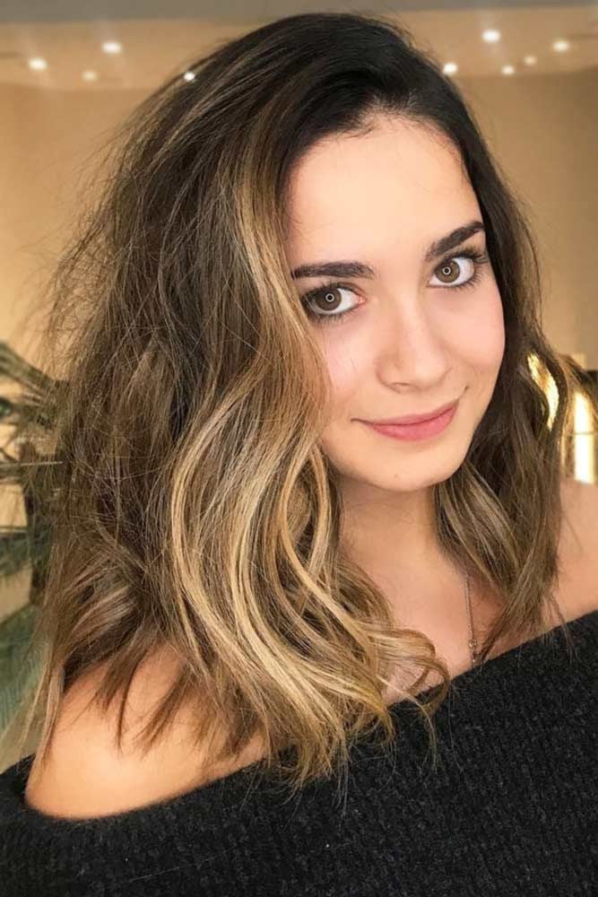 Brown Collarbone Lob With Partial Blonde Highlights Brown Collarbone Lob With Partial Blonde Highlights — Classy Partial Highlights