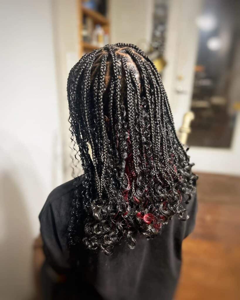 Shoulder Box Braids With Red Peekaboo Strands Shoulder Box Braids With Red Peekaboo Strands — Classy Peekaboo Braids