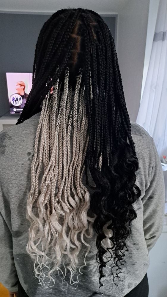 Wavy Two-Tone Box Braids Wavy Two-Tone Box Braids — Classy Peekaboo Braids