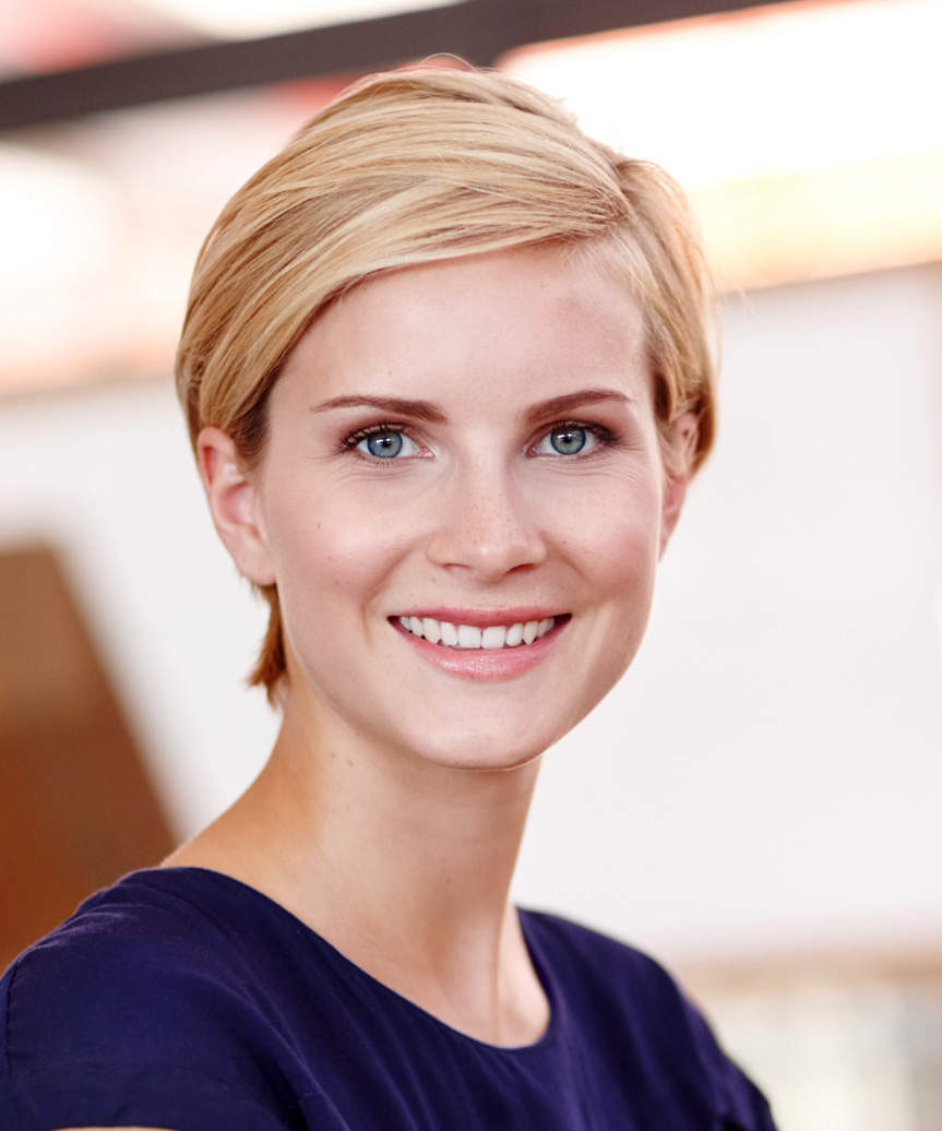 Ash Blonde Pixie With Smooth Side Sweep Ash Blonde Pixie With Smooth Side Sweep — Classy Pixie Haircuts