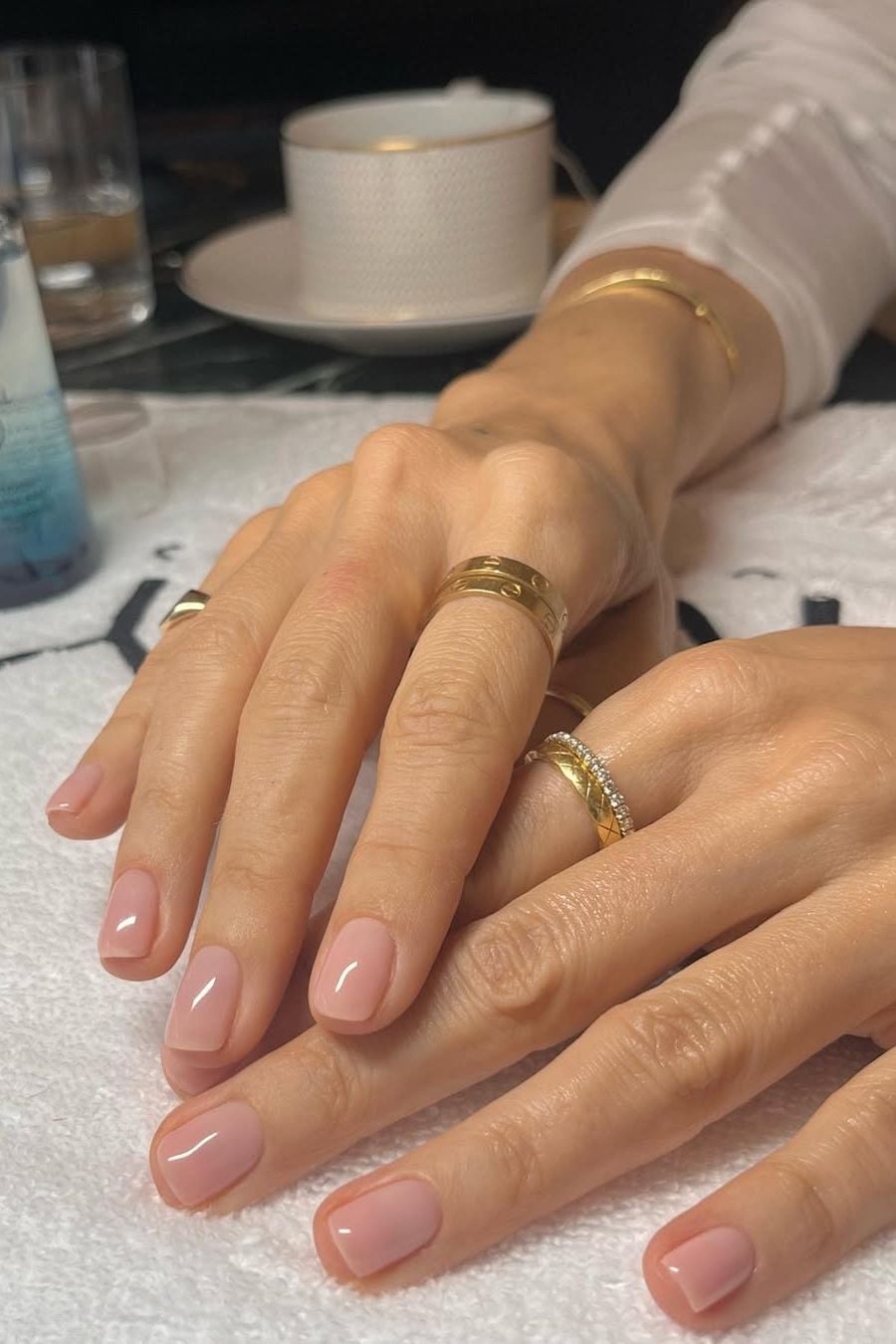 Milky Pink Sheer Short Oval Nails With полупрозрачный молочно-розовый — Classy Plain Nails