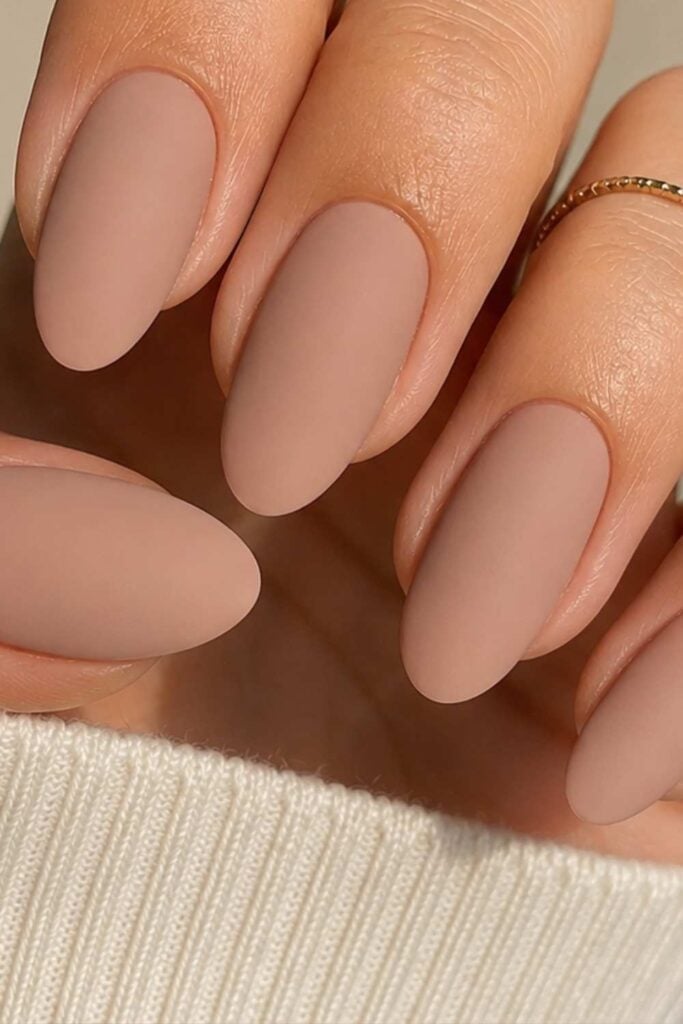 Smooth Matte Beige Medium Oval Nails, овал — Classy Plain Nails