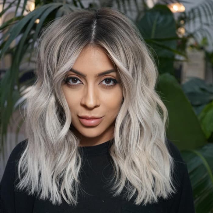 Collarbone Wavy Blowout With Platinum Highlights Collarbone Wavy Blowout With Platinum Highlights — Classy Platinum Highlights