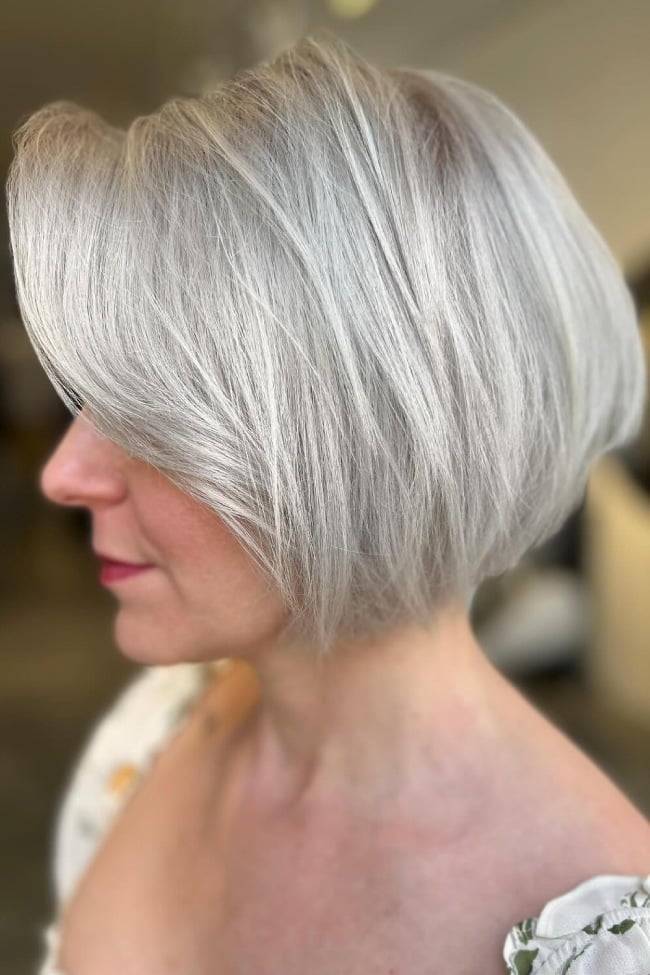 Chin Length Sleek Bob With Uniform Platinum Blonde Chin Length Sleek Bob With Uniform Platinum Blonde — Classy Platinum Highlights