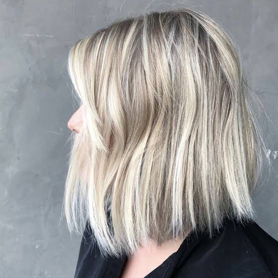 Chin Length Bob With Wavy Texture And Platinum Highlights Chin Length Bob With Wavy Texture And Platinum Highlights — Classy Platinum Highlights