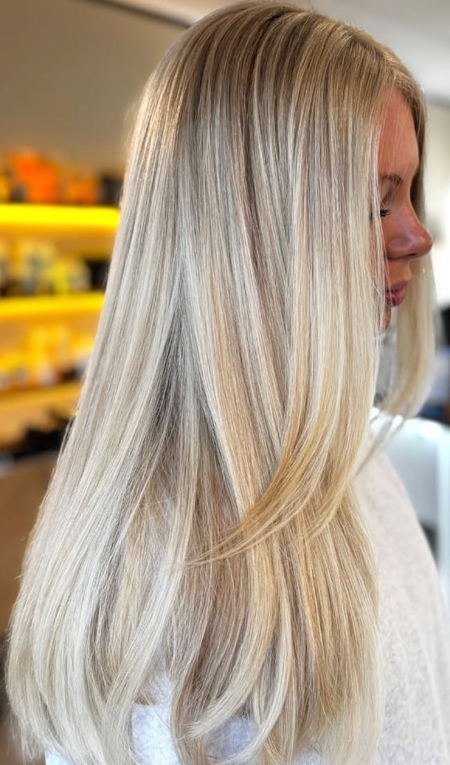 Platinum Blonde With Beige Tones And Seamless Highlights Platinum Blonde With Beige Tones And Seamless Highlights — Classy Platinum Highlights
