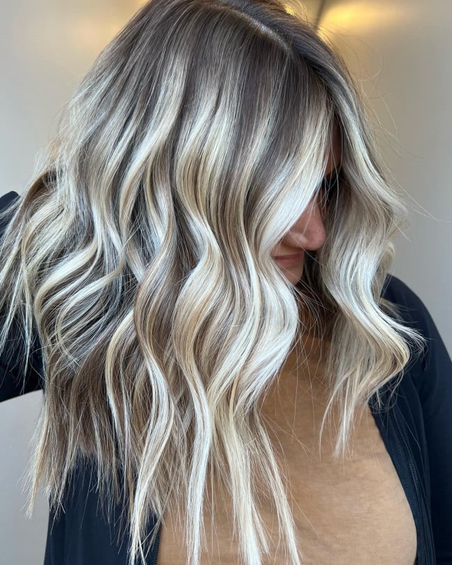 Collarbone Length With Platinum Highlights And Curtain Bangs Collarbone Length With Platinum Highlights And Curtain Bangs — Classy Platinum Highlights