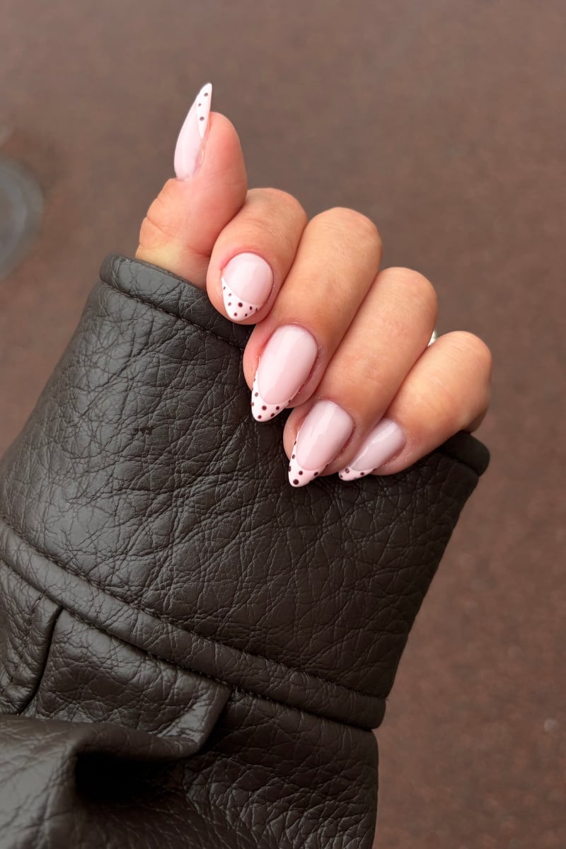 Medium Almond Pink Grey Dot French, миндаль Medium Almond Pink Grey Dot French, миндаль — Classy Polka Dot Nails French