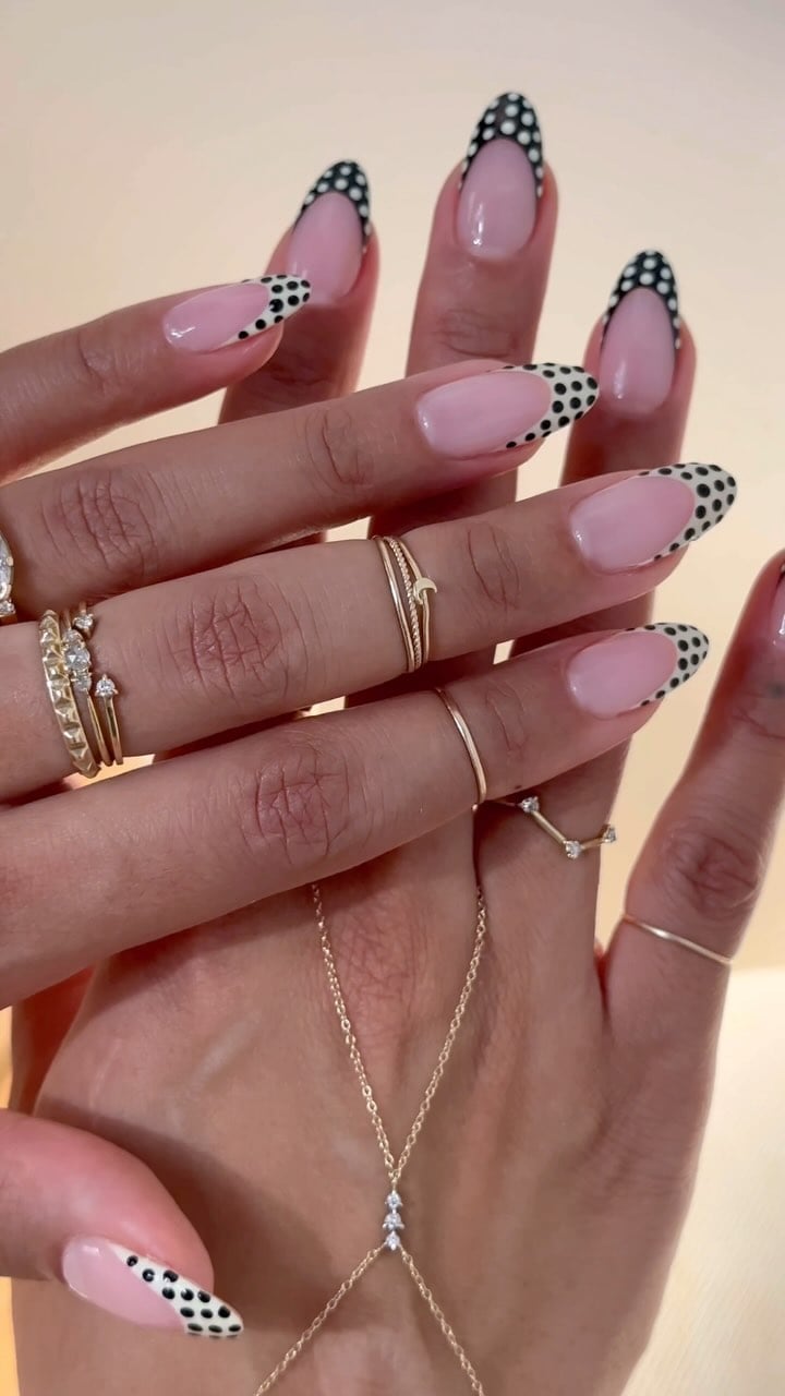 Medium Almond Black French White Dot Nails, миндаль Medium Almond Black French White Dot Nails, миндаль — Classy Polka Dot Nails French