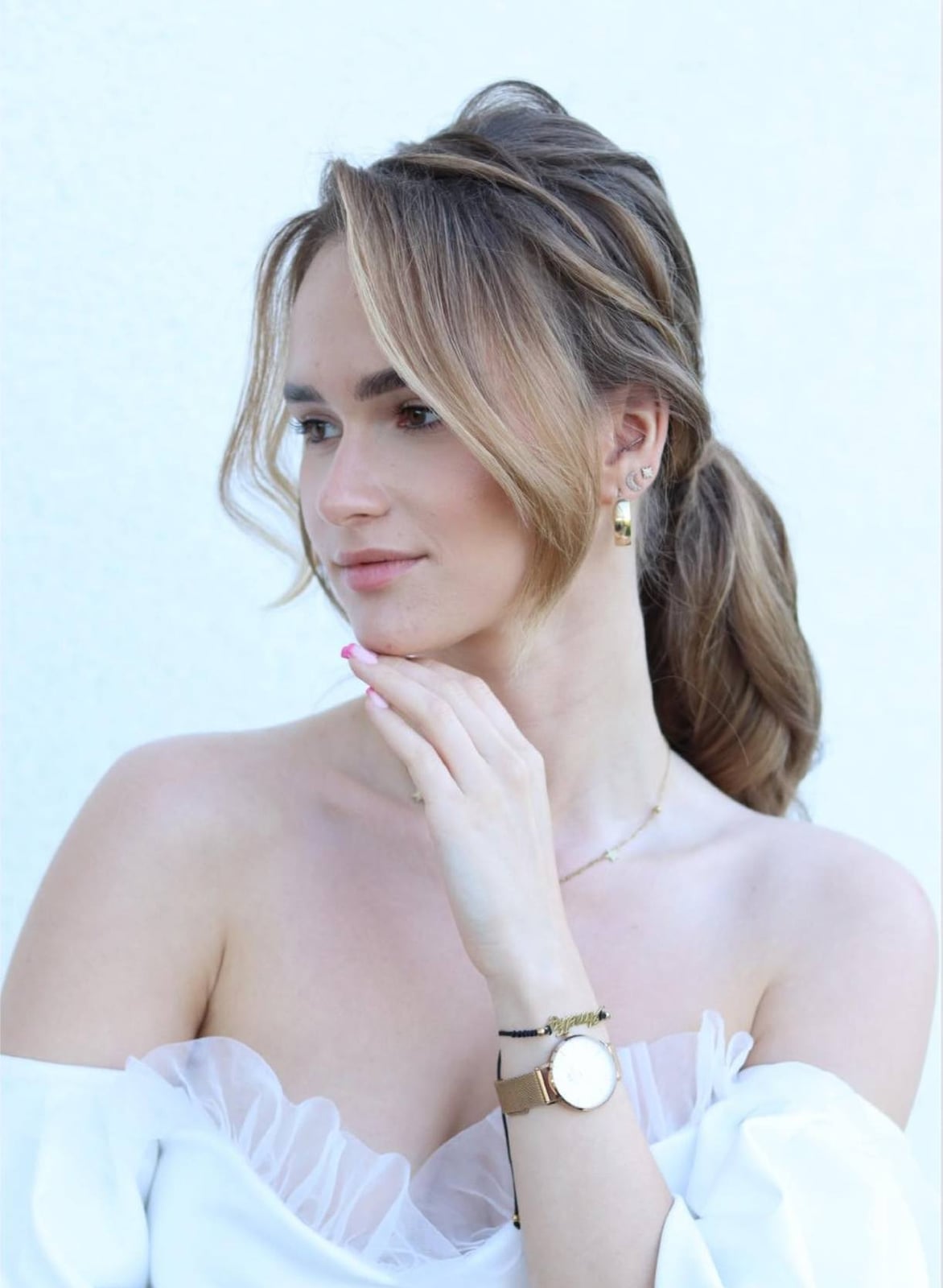 Mid-Back Dark Blonde Ponytail With Curtain Bangs — Classy Ponytail with Bangs