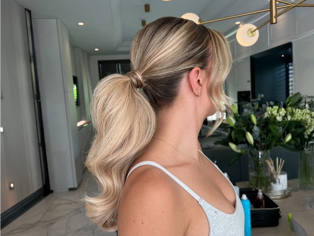 Voluminous Collarbone Ponytail With Curtain Bangs — Classy Ponytail with Bangs