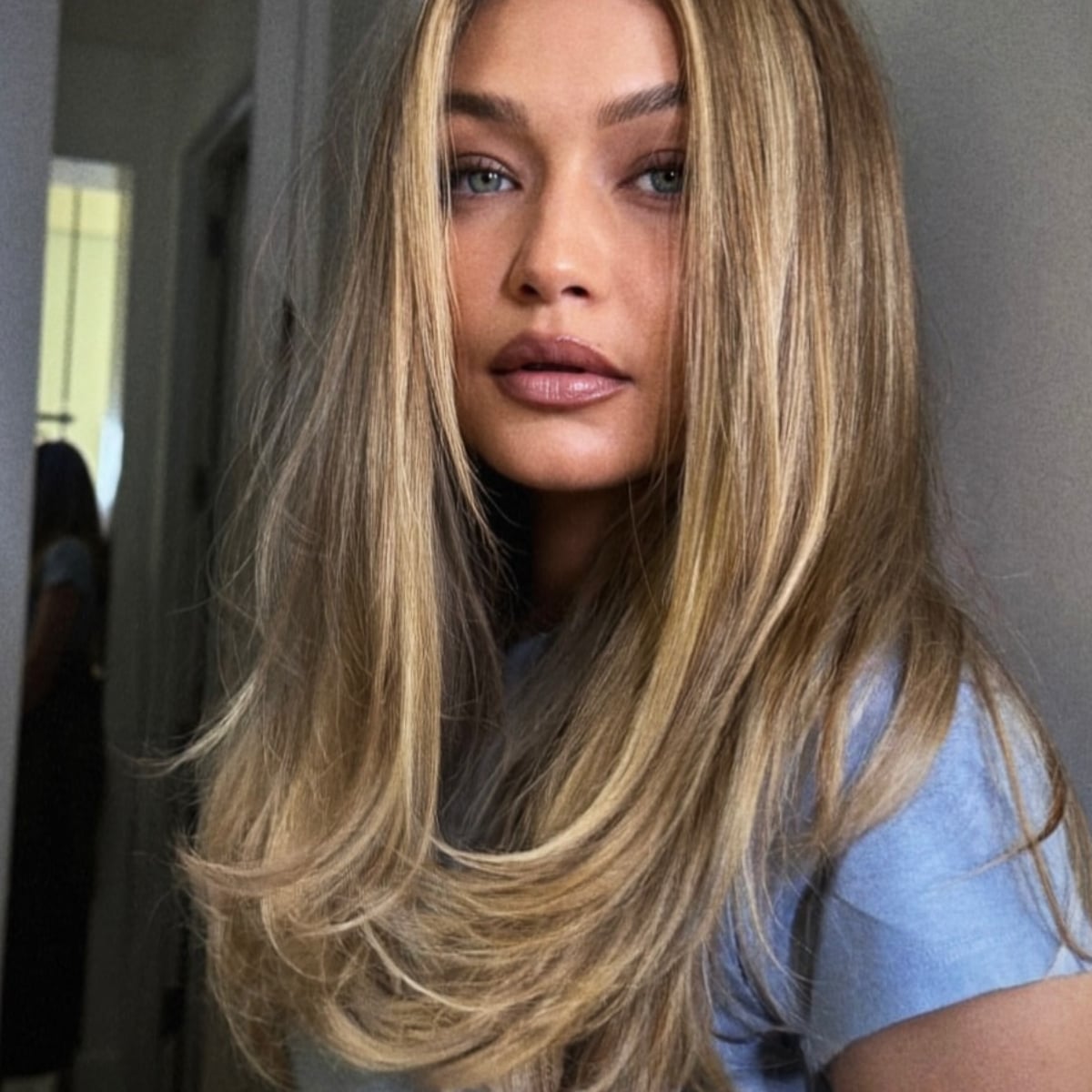 Wavy Thick Collarbone With Curtain Bangs Wavy Thick Collarbone With Curtain Bangs — Classy Rachel Haircuts