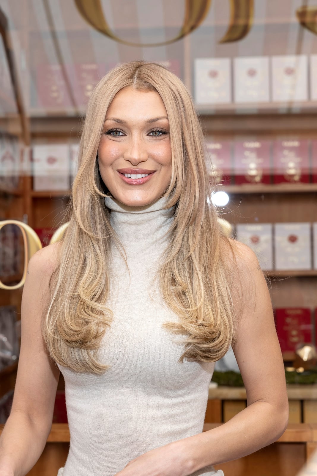 Mid-Back Ash Blonde With Curtain Bangs Mid-Back Ash Blonde With Curtain Bangs — Classy Rachel Haircuts