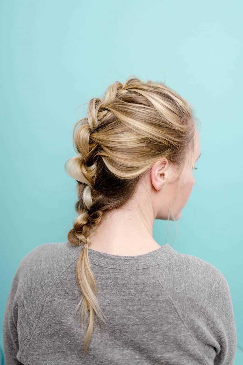Ash Blonde Wavy Blowout With Bangs — Classy Rainy Days Hairstyles