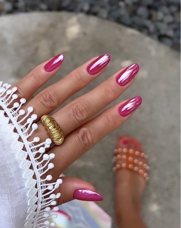 Medium Almond Metallic Raspberry Chrome Nails Medium Almond Metallic Raspberry Chrome Nails — Classy Raspberry Nails