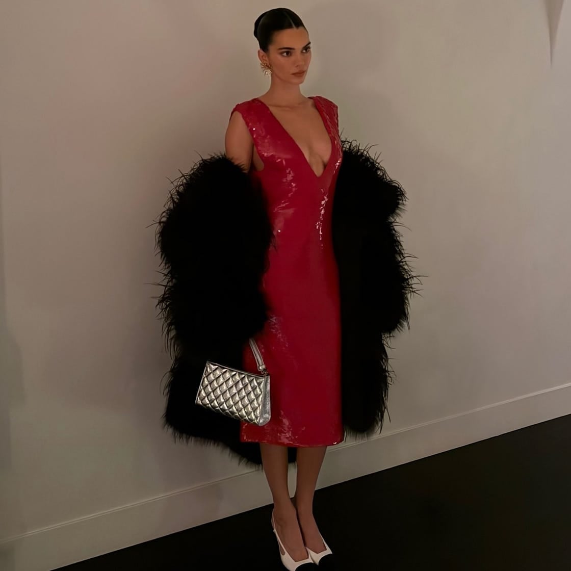 Sequined Red Sheath Dress for Evening With Two-Tone Pumps — Classy Red Outfits