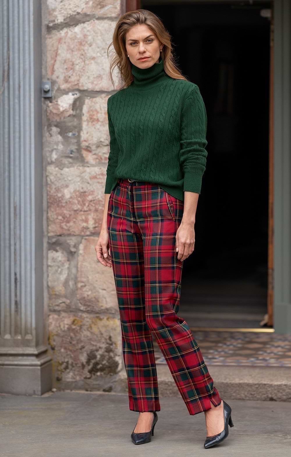 Red Plaid Pants With Green Turtleneck — Classy Red Pants Outfits