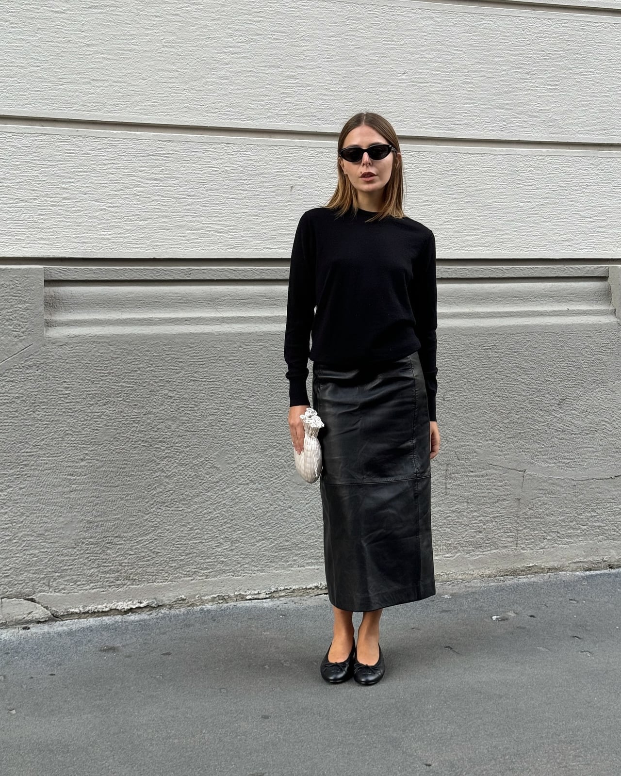 Black Sweater and Leather Pencil Skirt for Evening Out Black Sweater and Leather Pencil Skirt for Evening Out — Classy Rich Outfits