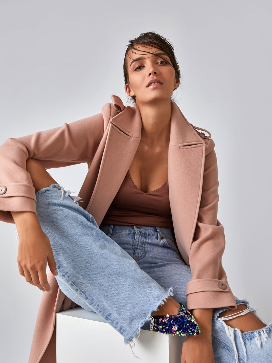Vibrant Pink Coat and Sequined Shoes with Ripped Jeans — Classy Ripped Jeans Outfits