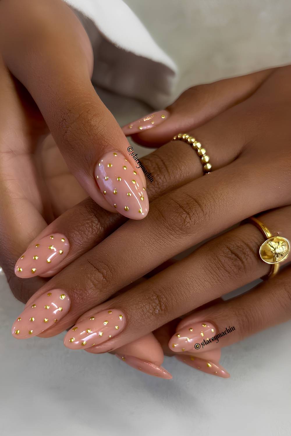 Oval With Peachy Nude And Gold Dots Oval With Peachy Nude And Gold Dots — Classy Rose Gold Nails