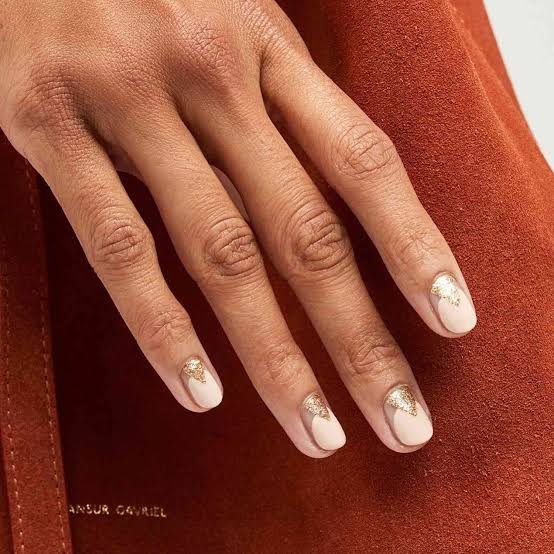 Sheer Nude With Gold Tips and Star Charms Sheer Nude With Gold Tips and Star Charms — Classy Rose Gold Nails