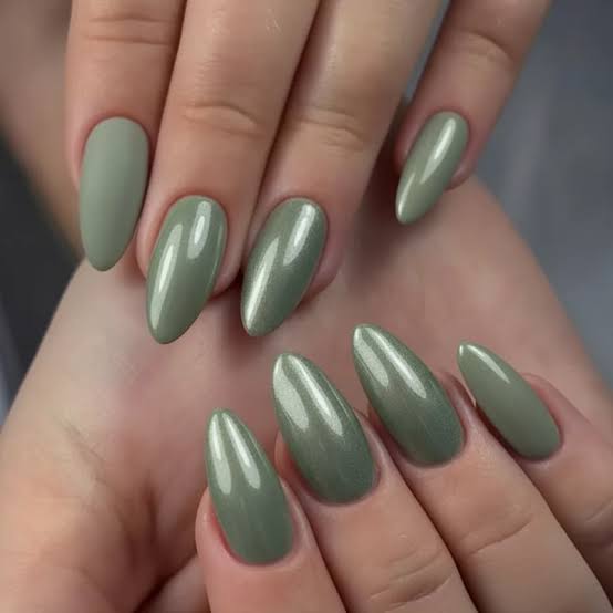 Sage Grey Green Cat-Eye Medium Almond Nails Sage Grey Green Cat-Eye Medium Almond Nails — Classy Sage Nails
