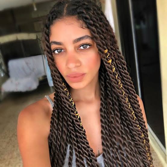 Thick Uniform Mid-Back Twists With Golden Highlights Thick Uniform Mid-Back Twists With Golden Highlights — Classy Senegalese Twists