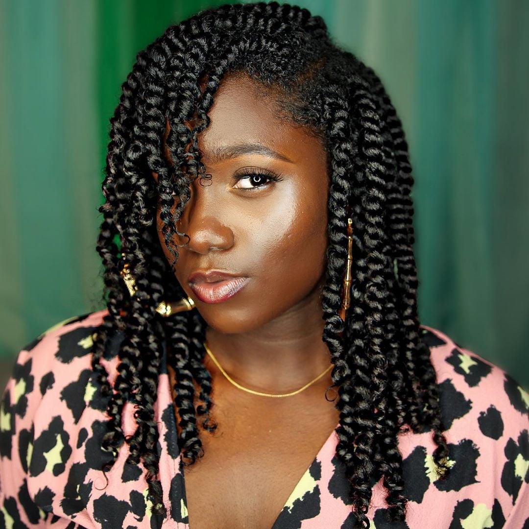 Loose Shoulder-Length Twists With Face-Framing Curls Loose Shoulder-Length Twists With Face-Framing Curls — Classy Senegalese Twists